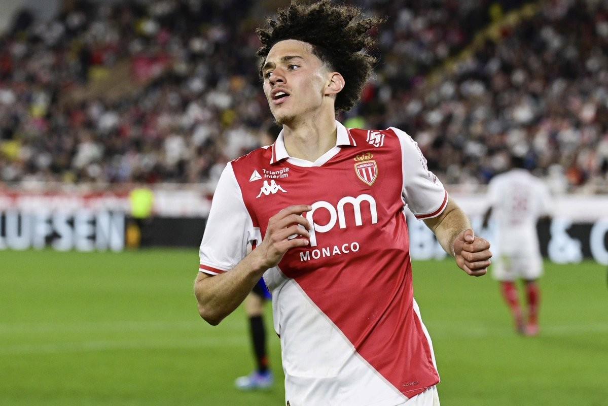 卫报主编：库卢将伤缺至明年年初，热刺已询价阿克利乌什